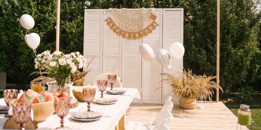 Elegant outdoor setup with balloons, flowers, and a decorated table, showing stylish adult birthday party ideas for a backyard celebration.