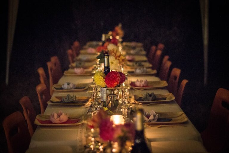 How to Create a Cozy Dinner Party Setup at Home