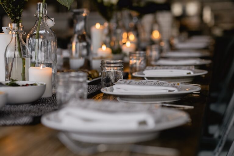 How to Choose the Right Tableware for Your Event Theme